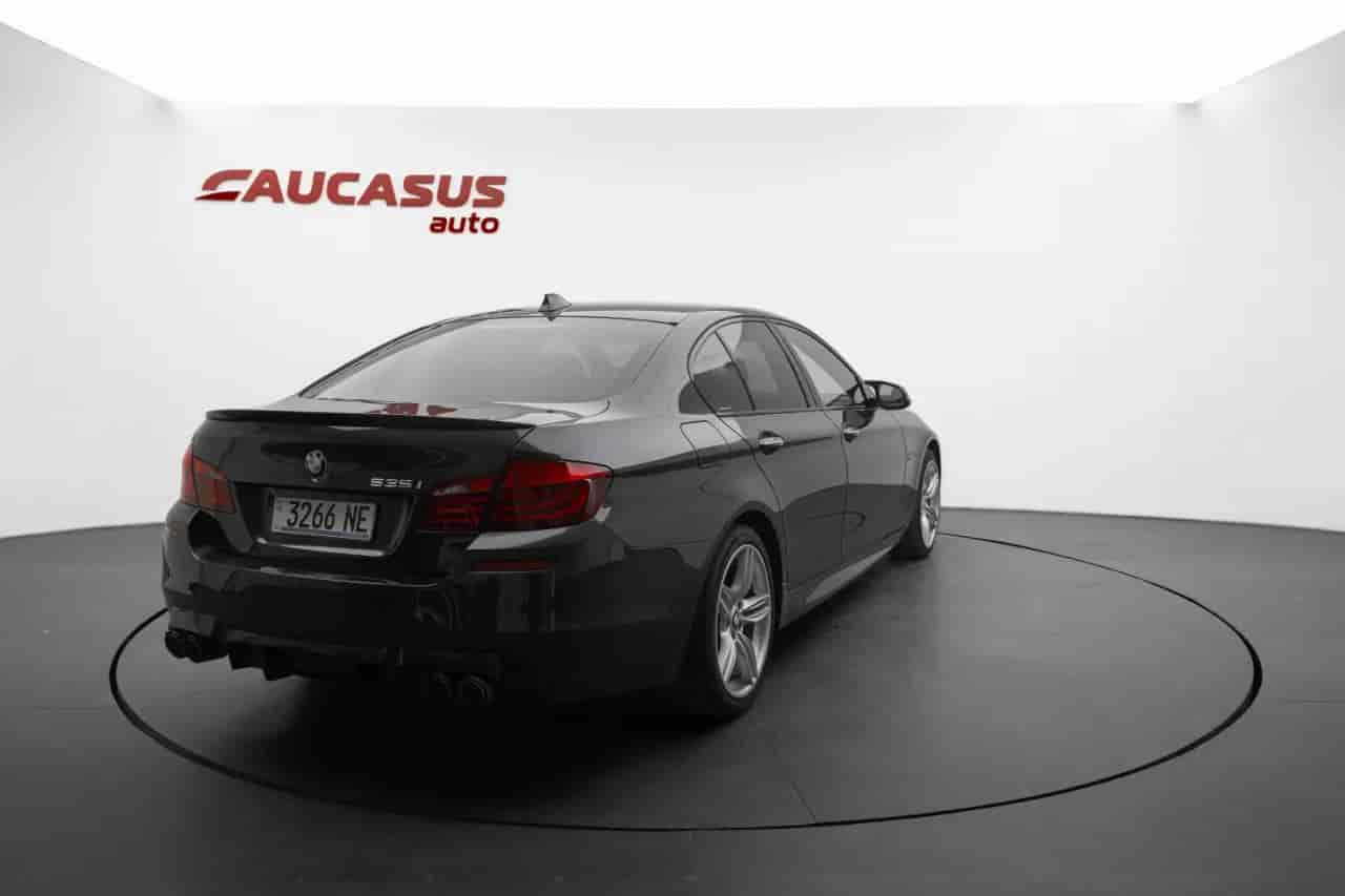 BMW 5-Series - 4