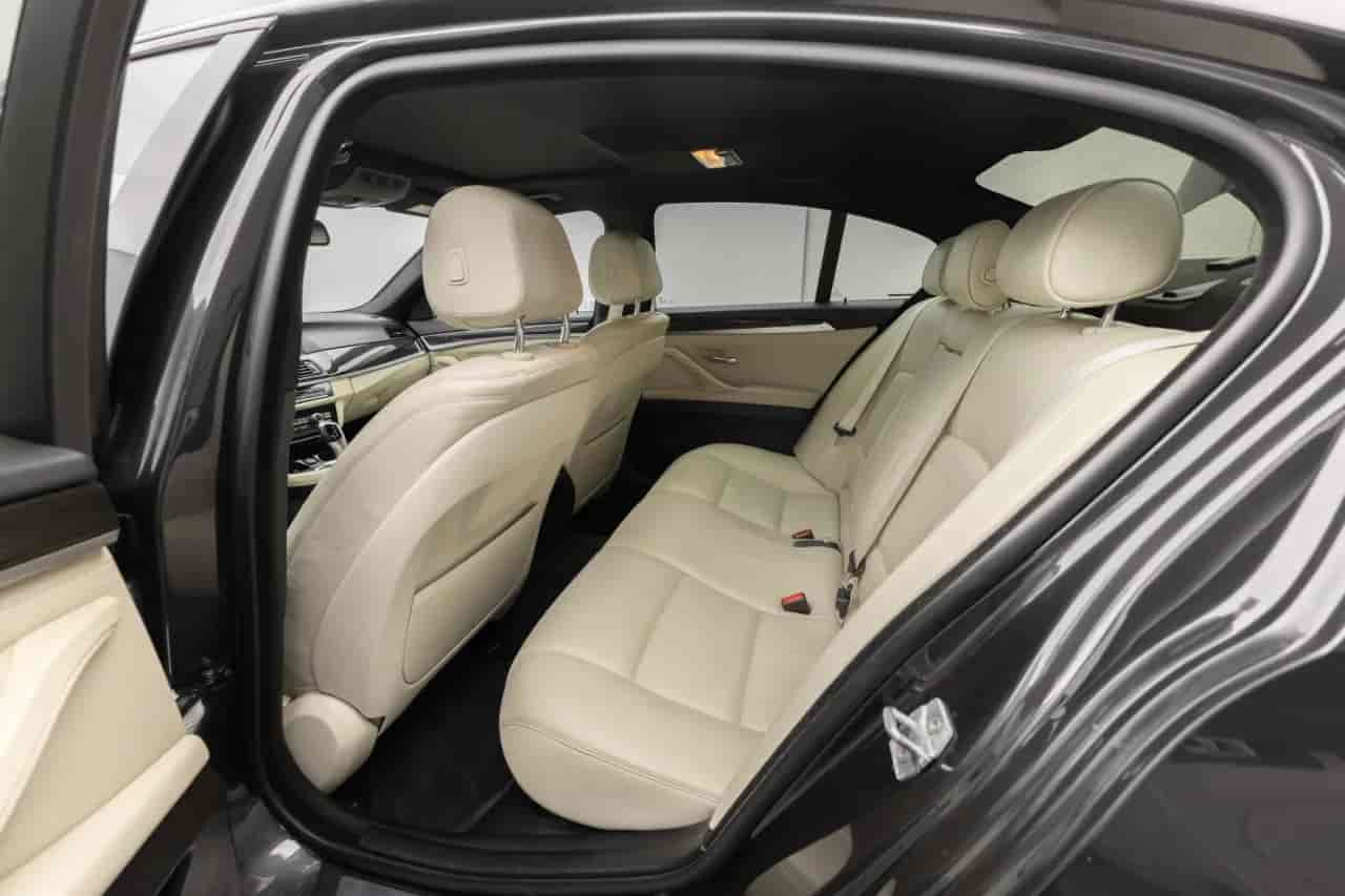 BMW 5-Series - 8
