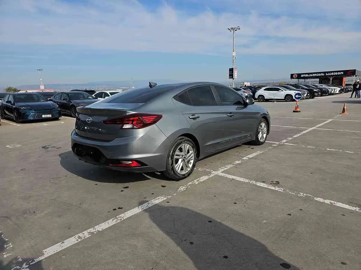 HYUNDAI Elantra - 4