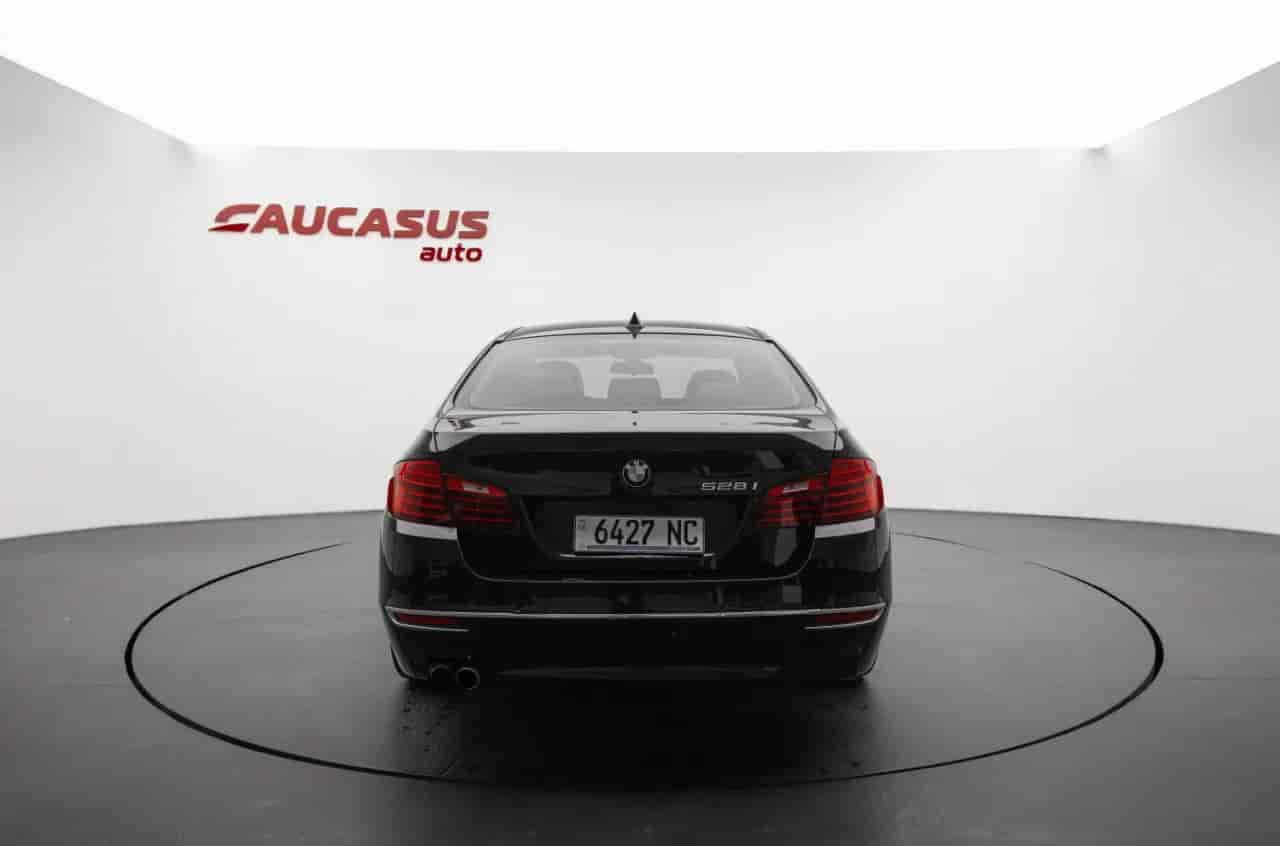 BMW 528i - 5