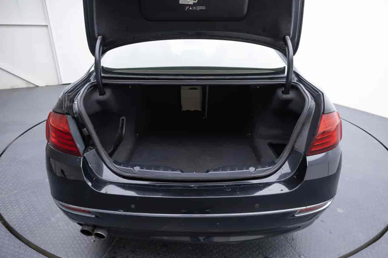 BMW 528i - 7