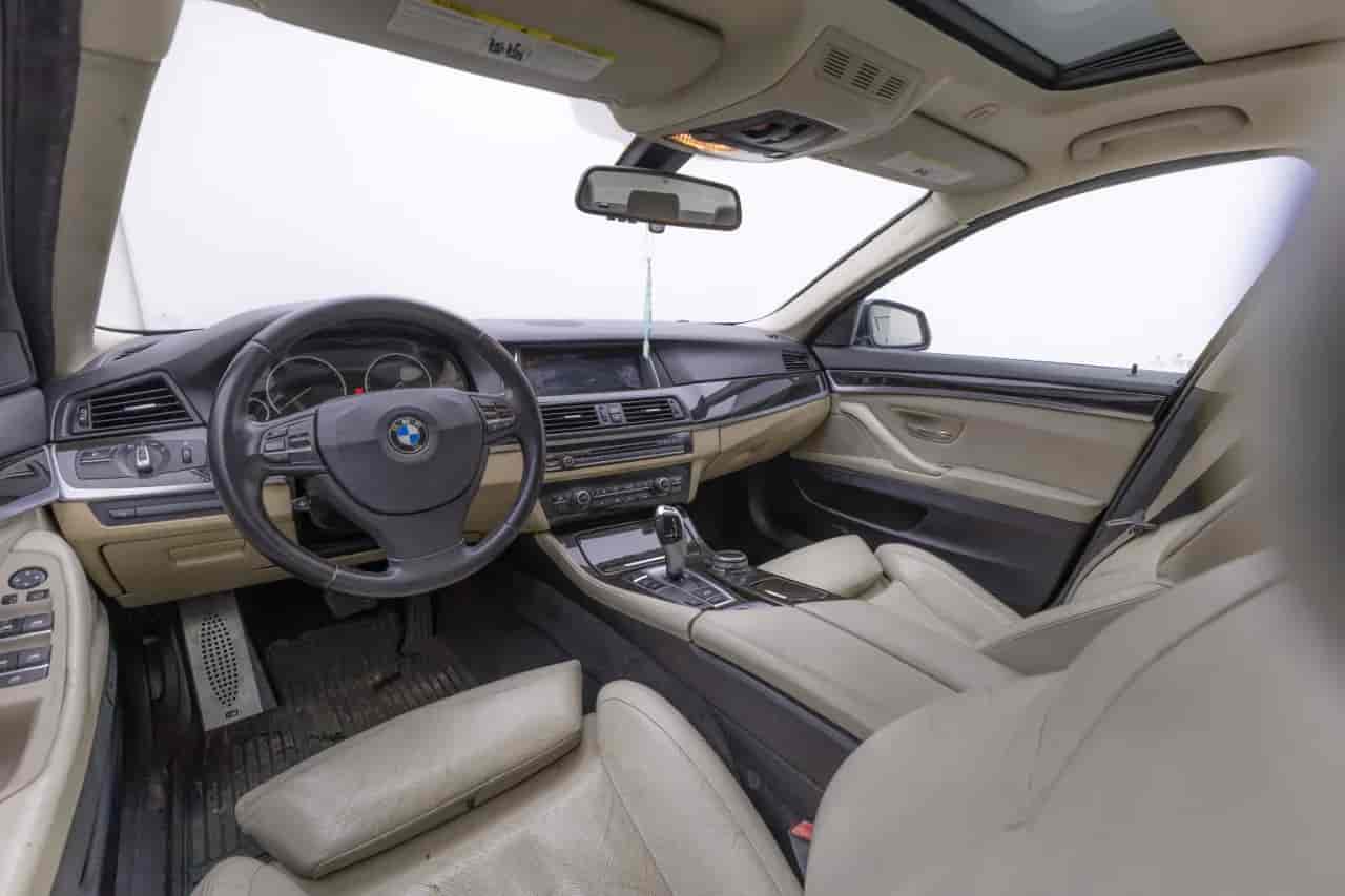 BMW 528i - 9