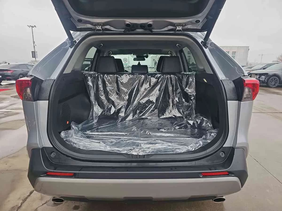 TOYOTA RAV4 - 7