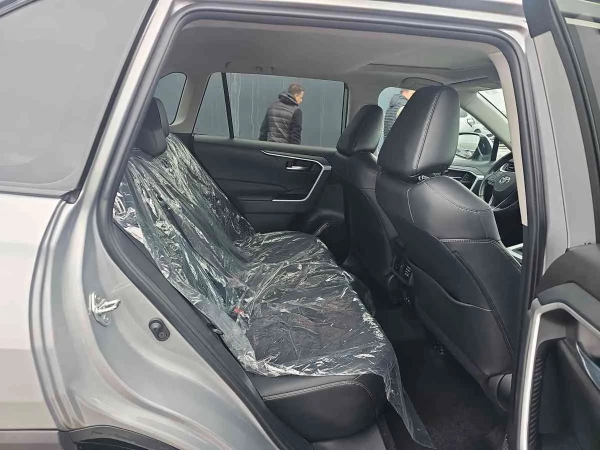 TOYOTA RAV4 - 8