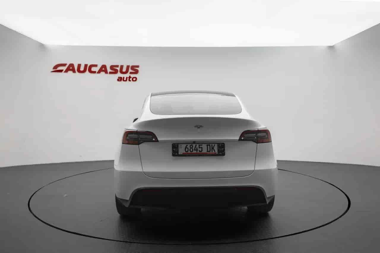 TESLA Model Y - 5