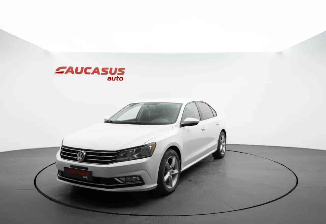 VOLKSWAGEN Passat - 1