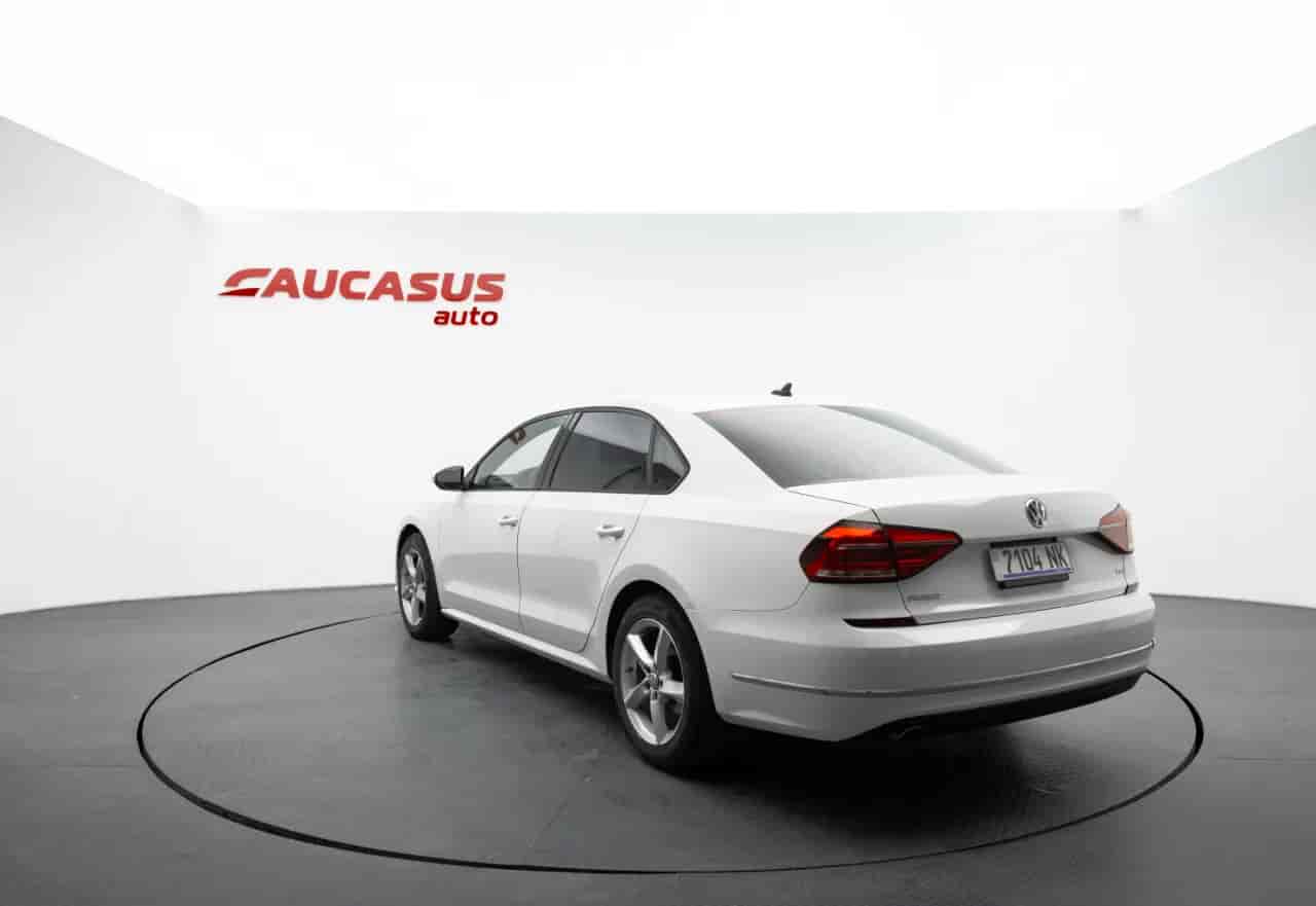 VOLKSWAGEN Passat - 6