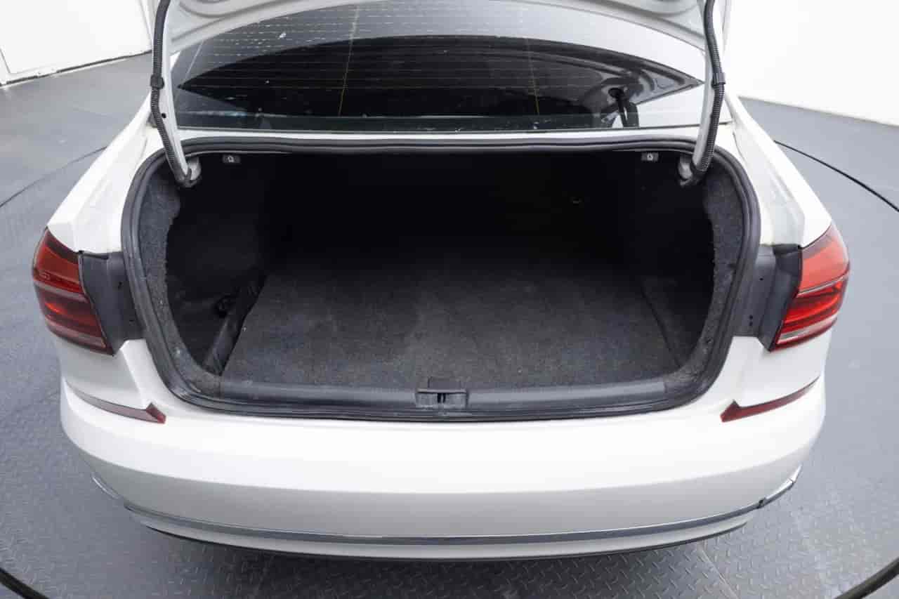 VOLKSWAGEN Passat - 7