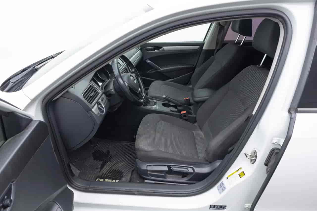 VOLKSWAGEN Passat - 10