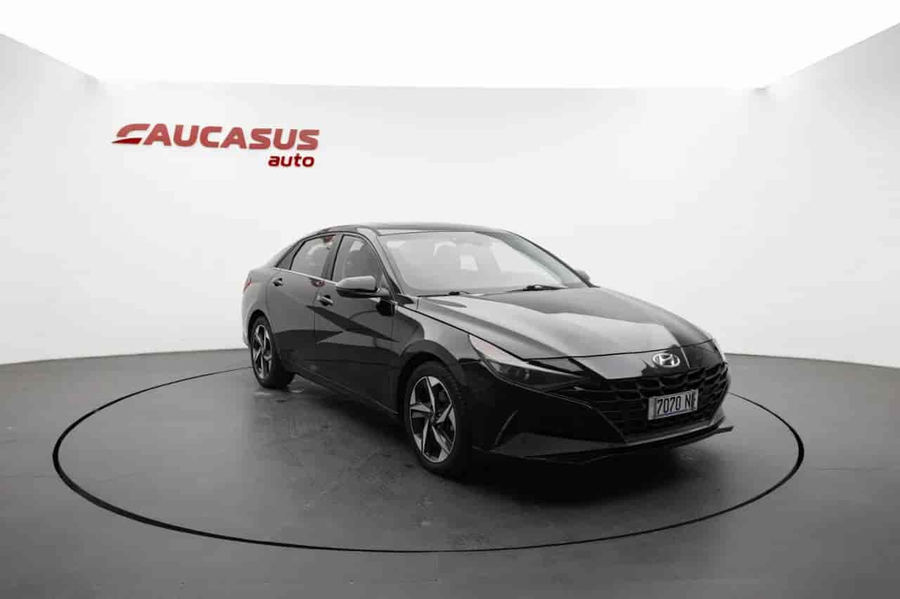 HYUNDAI Elantra - 3
