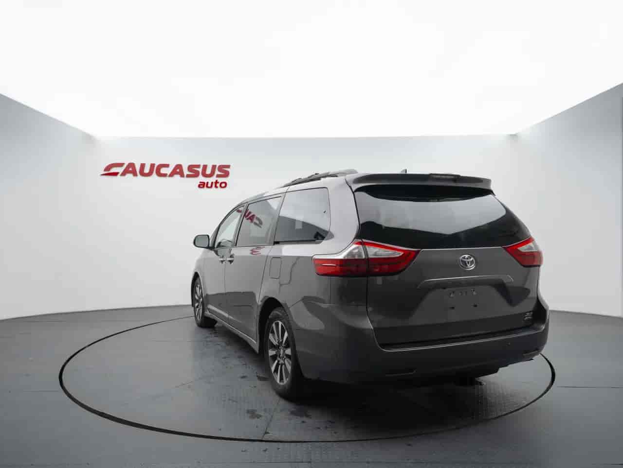 TOYOTA Sienna - 6