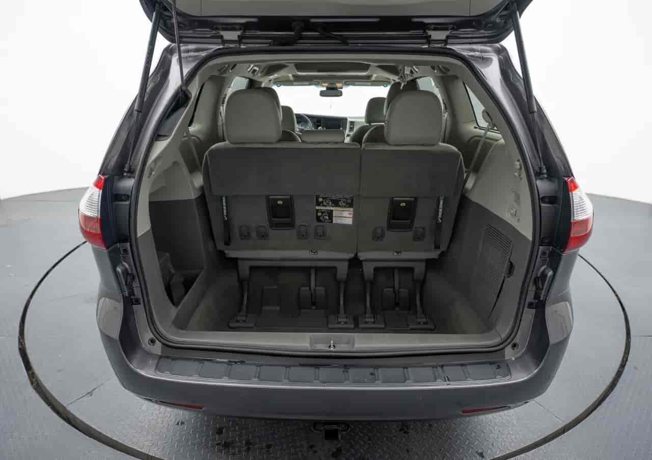 TOYOTA Sienna - 7