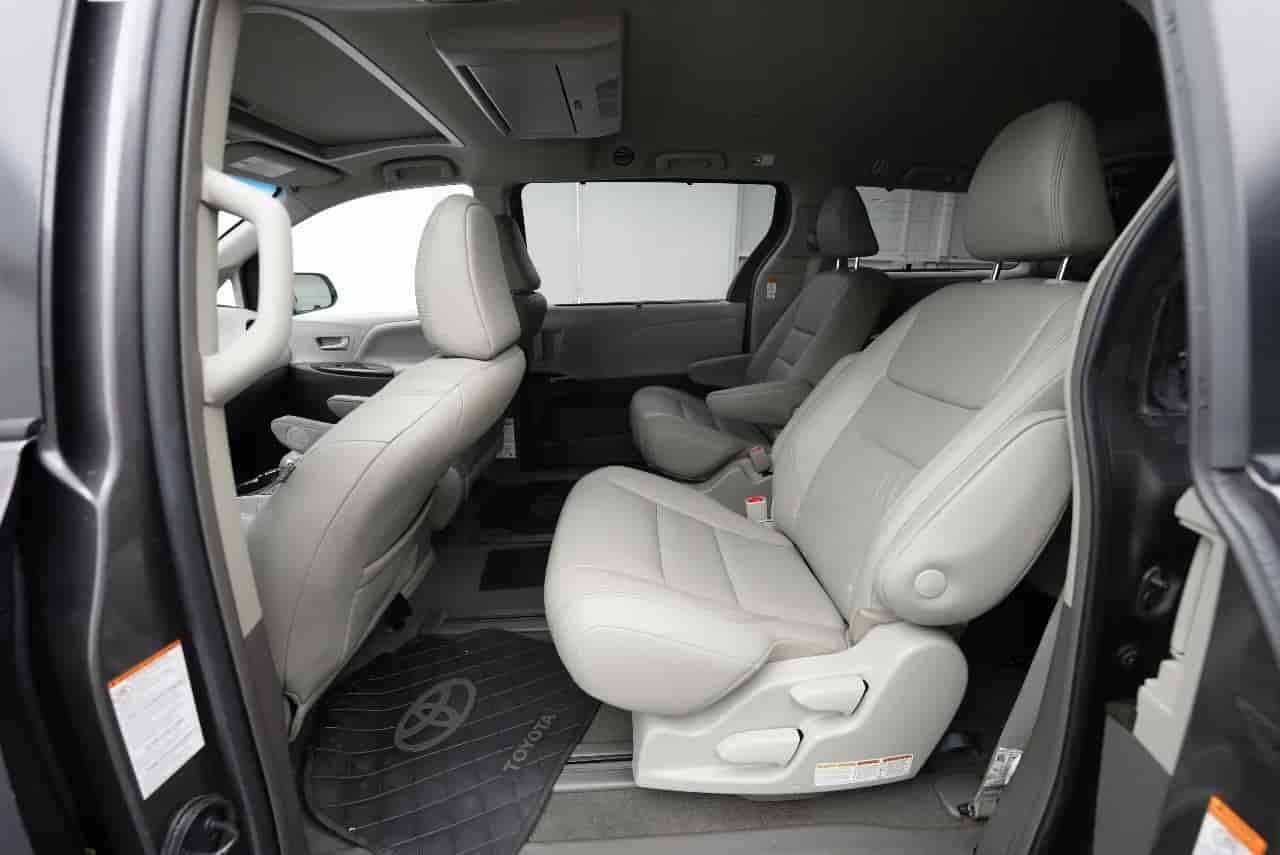 TOYOTA Sienna - 8