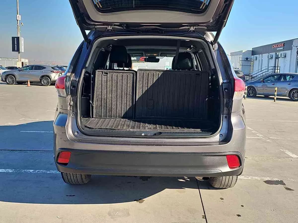 TOYOTA Highlander - 7