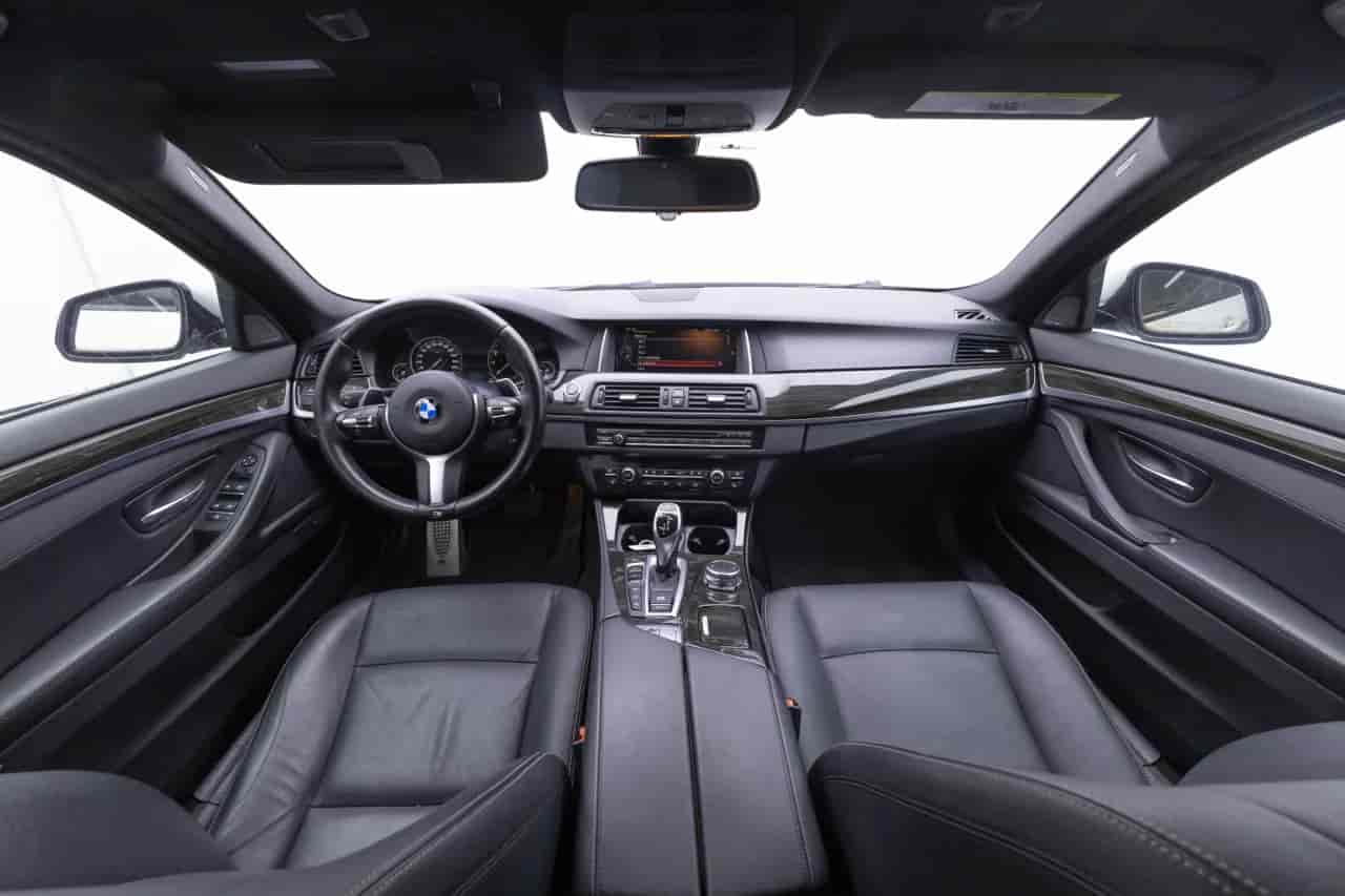 BMW 5-Series - 8