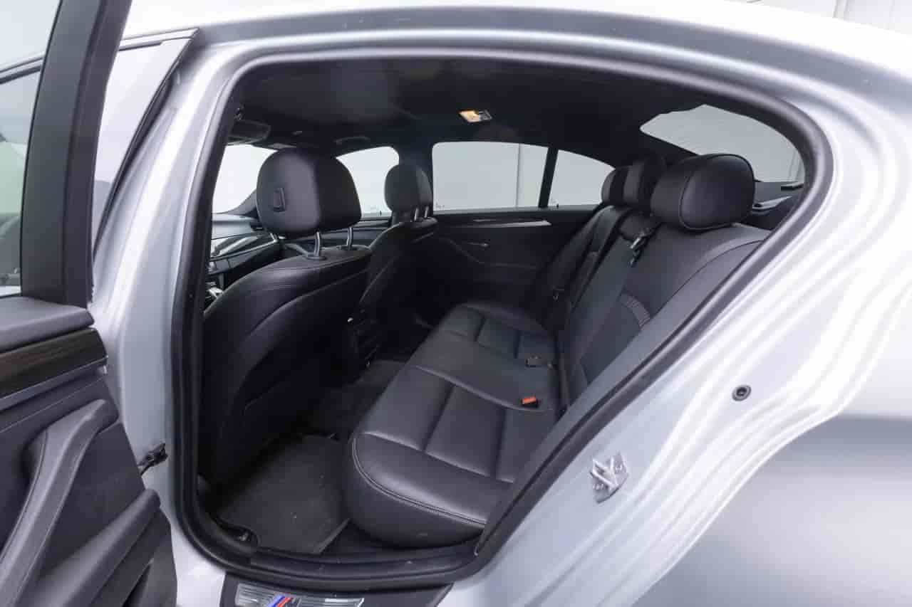 BMW 5-Series - 9