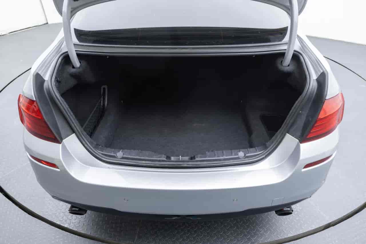 BMW 5-Series - 10