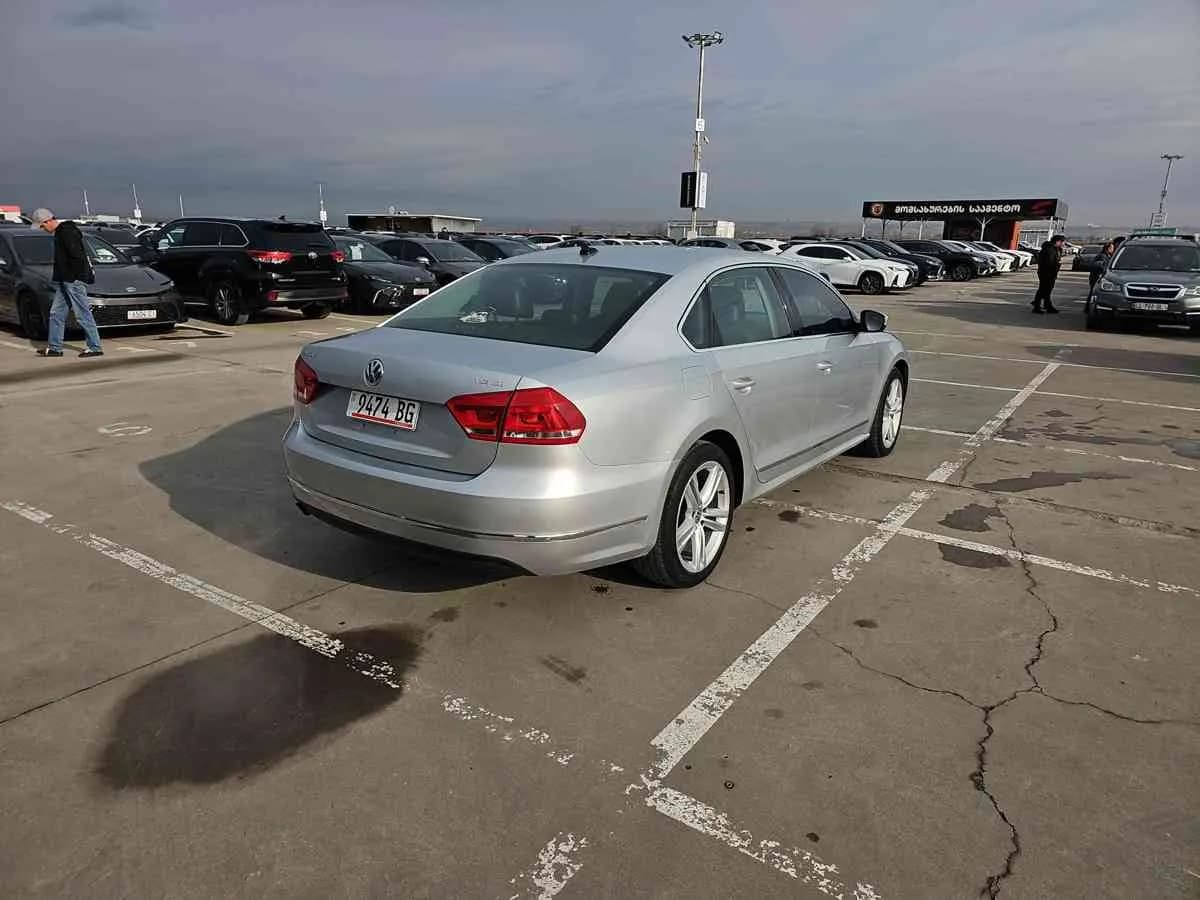 VOLKSWAGEN Passat - 4