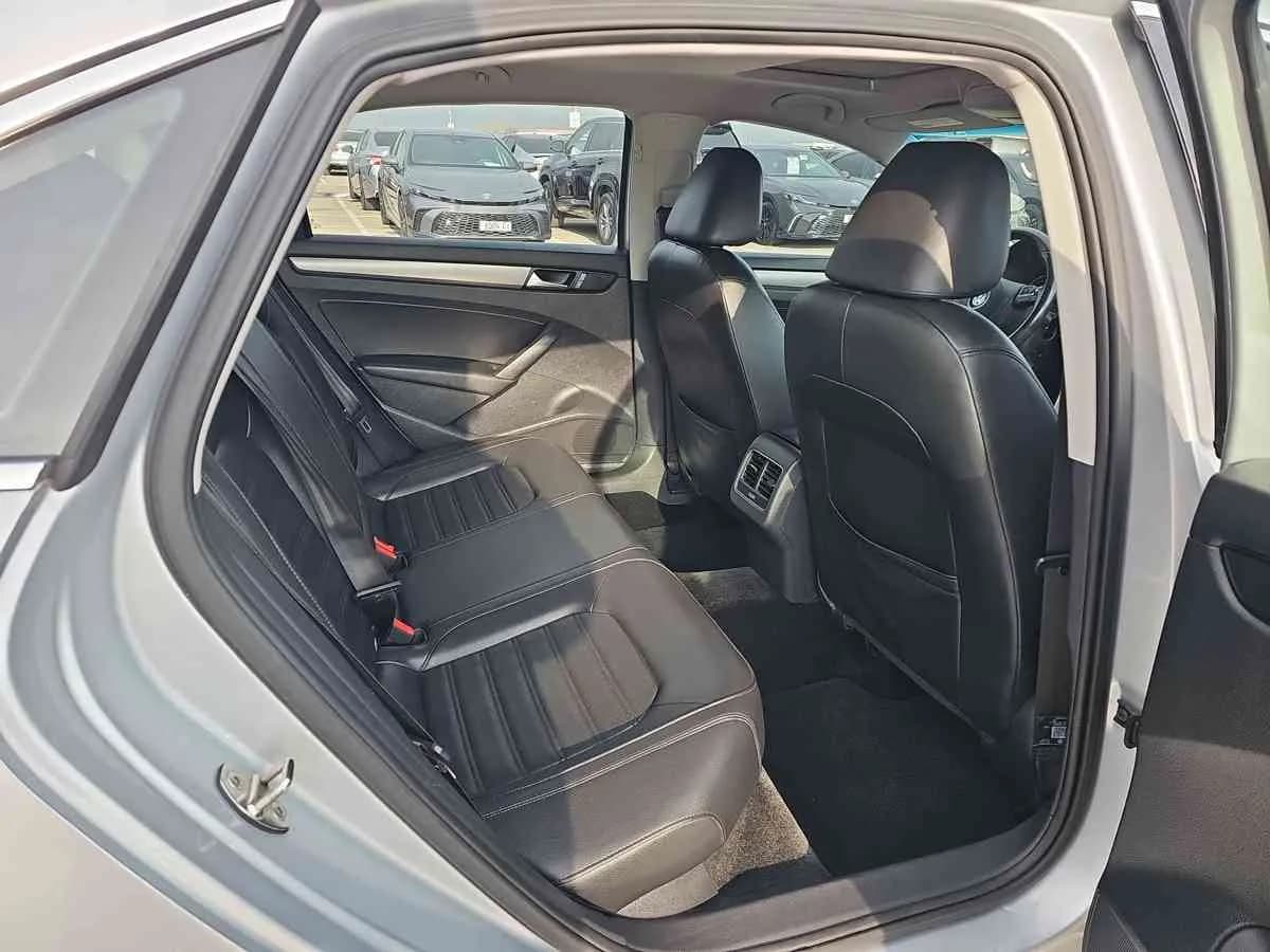 VOLKSWAGEN Passat - 8