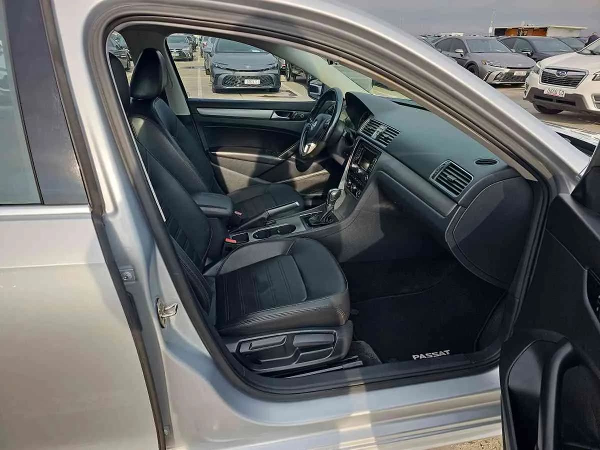 VOLKSWAGEN Passat - 10
