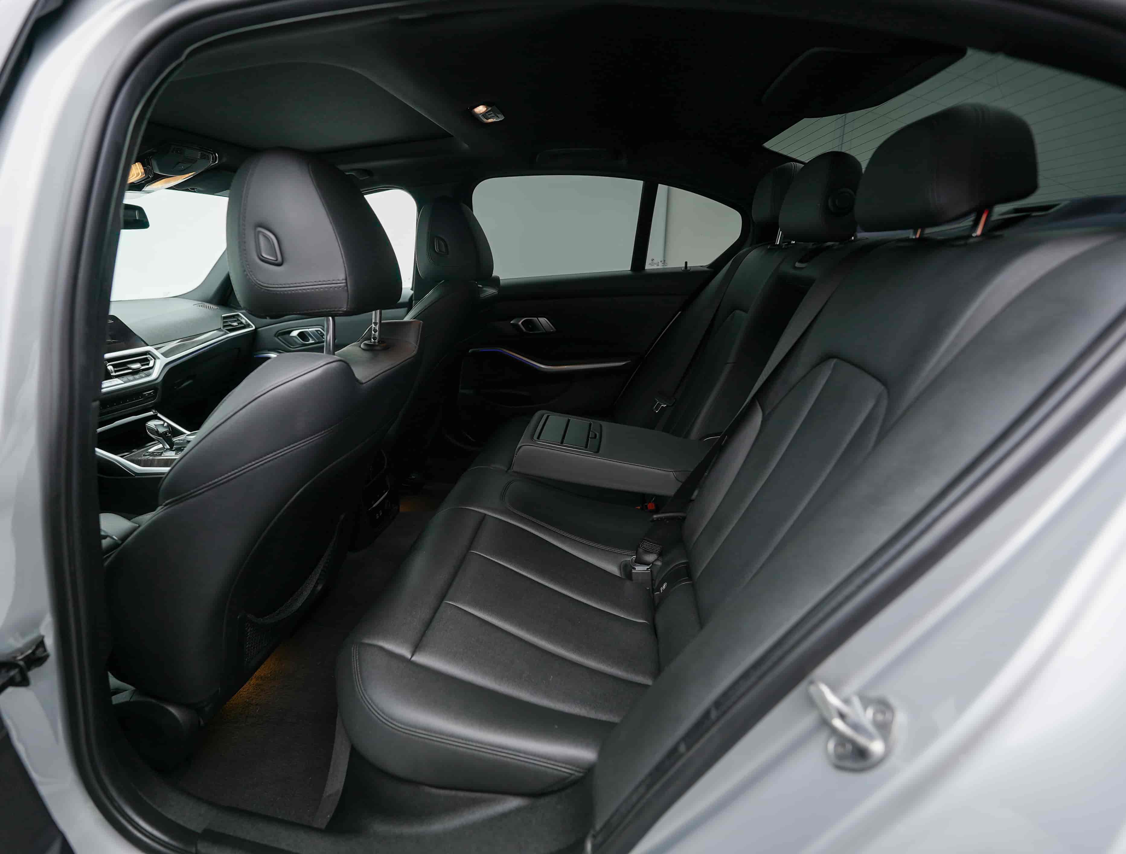 BMW 330i - 8