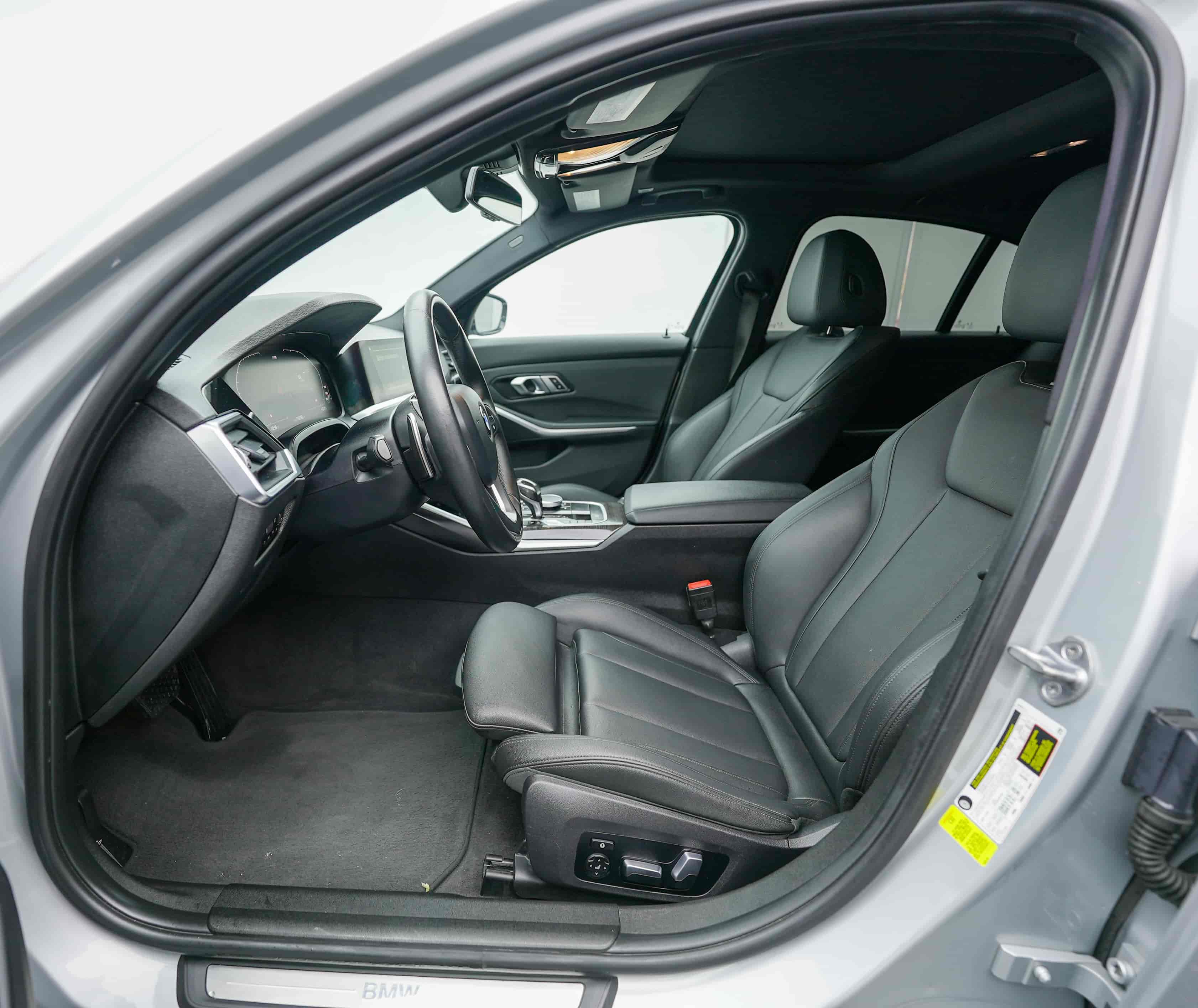 BMW 330i - 10