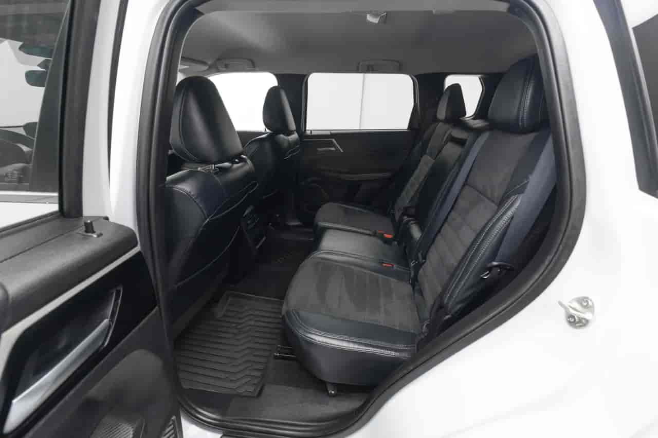 MITSUBISHI Outlander - 8