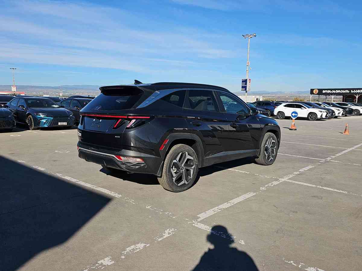 HYUNDAI Tucson - 4