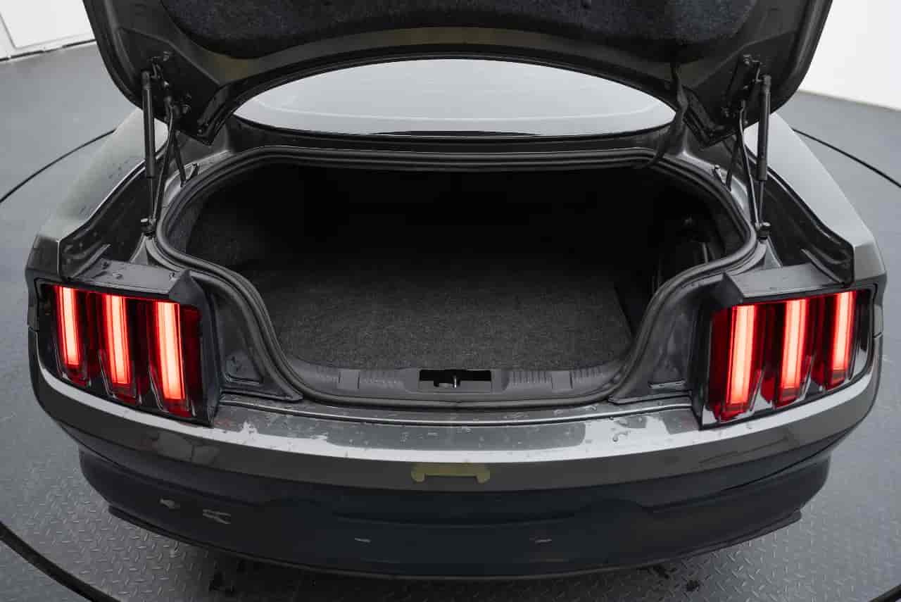 FORD Mustang - 7