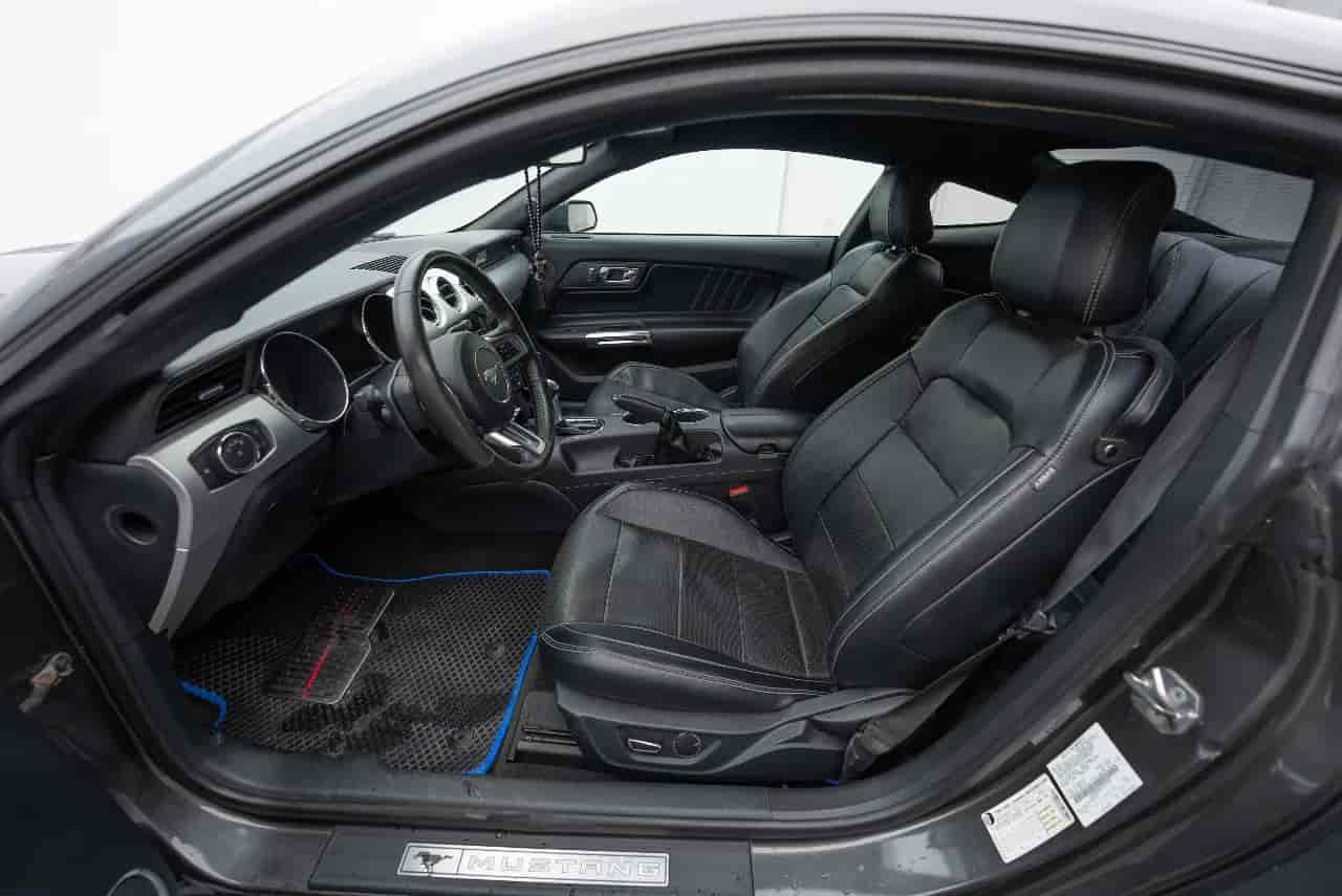 FORD Mustang - 8