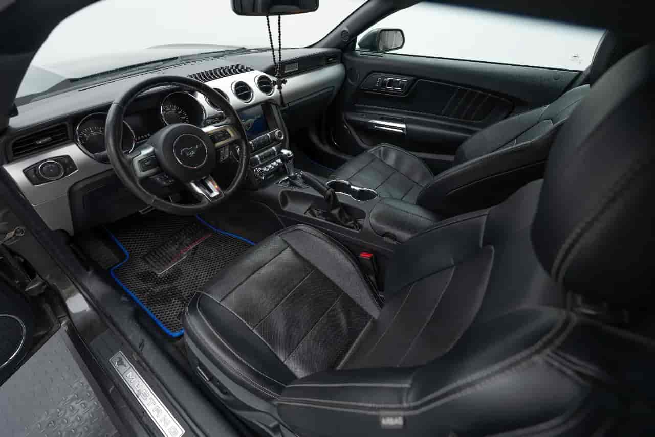 FORD Mustang - 9