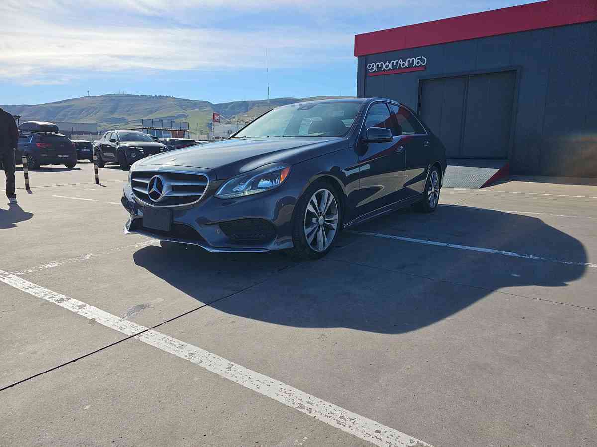 MERCEDES-BENZ E-Class - 1