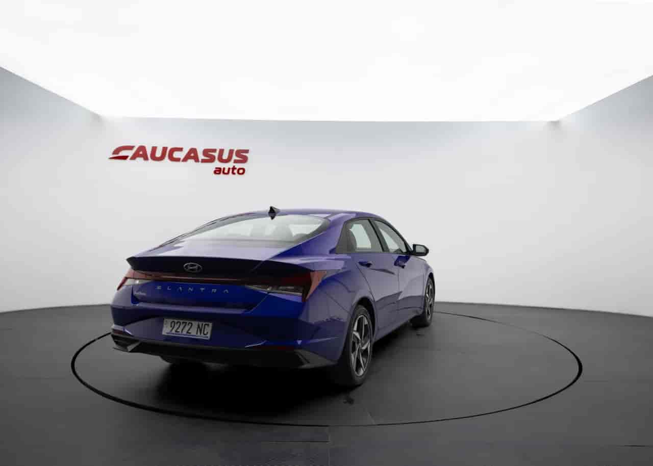 HYUNDAI Elantra - 4