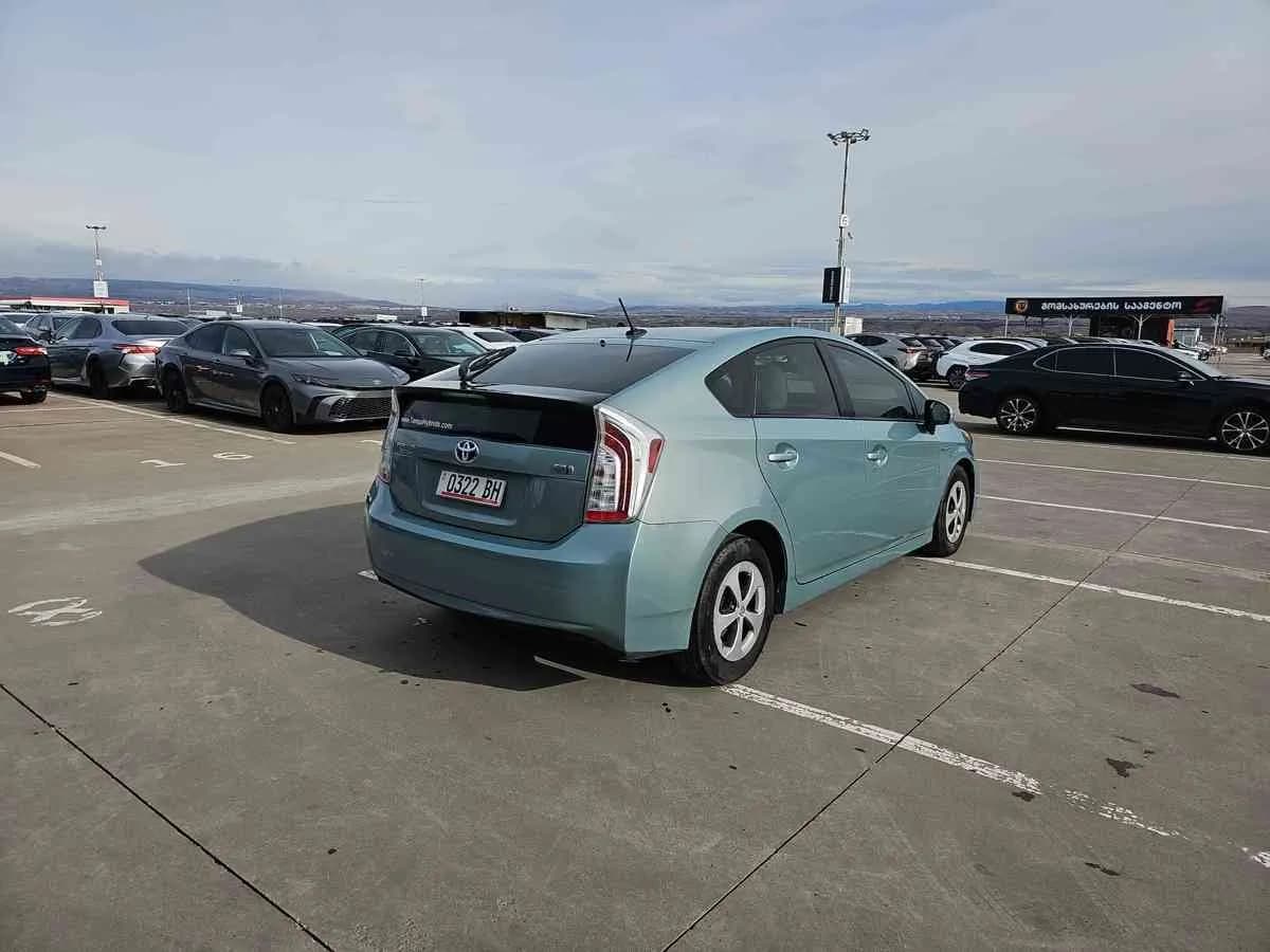 TOYOTA Prius - 4