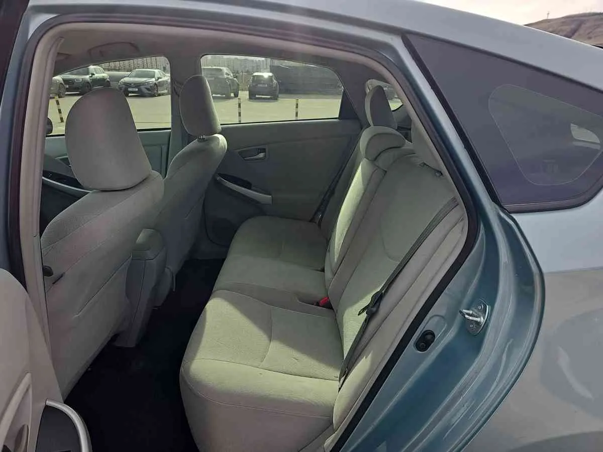 TOYOTA Prius - 8