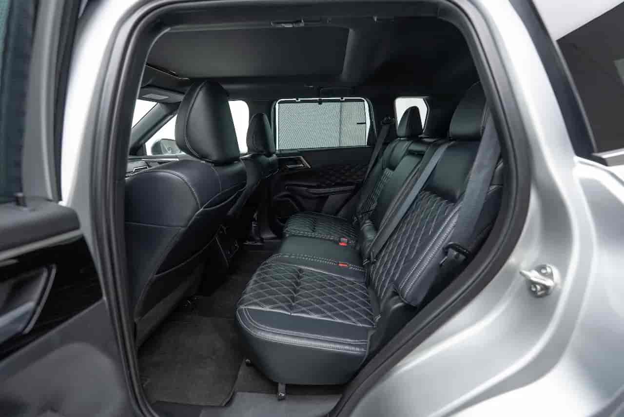 MITSUBISHI Outlander - 8
