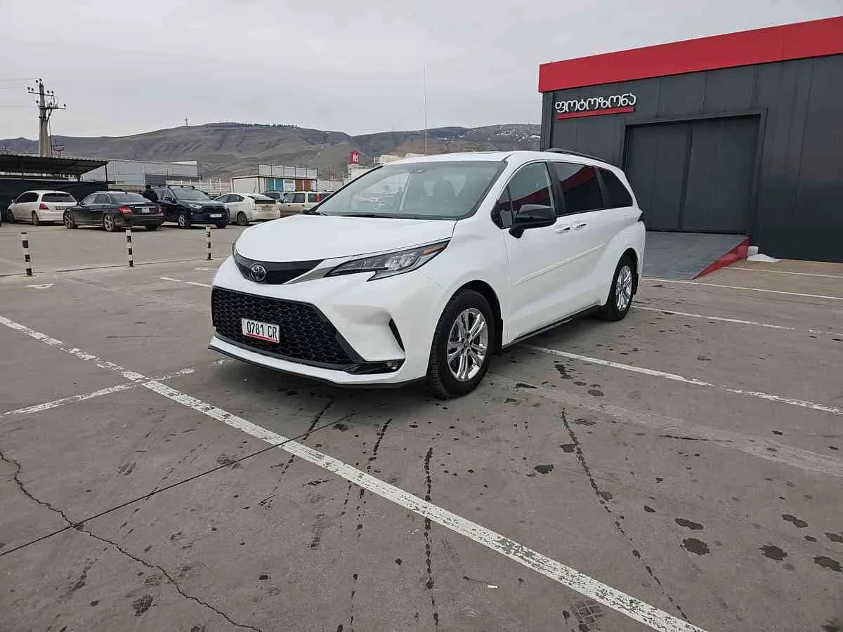 TOYOTA Sienna - 1