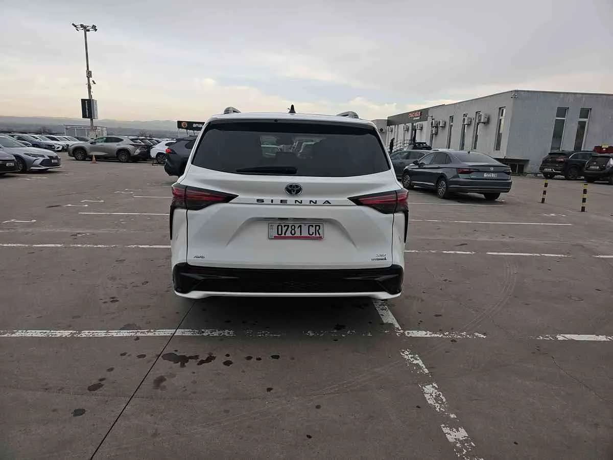TOYOTA Sienna - 5