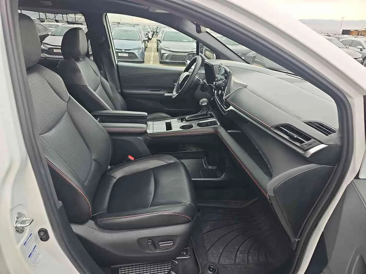 TOYOTA Sienna - 10