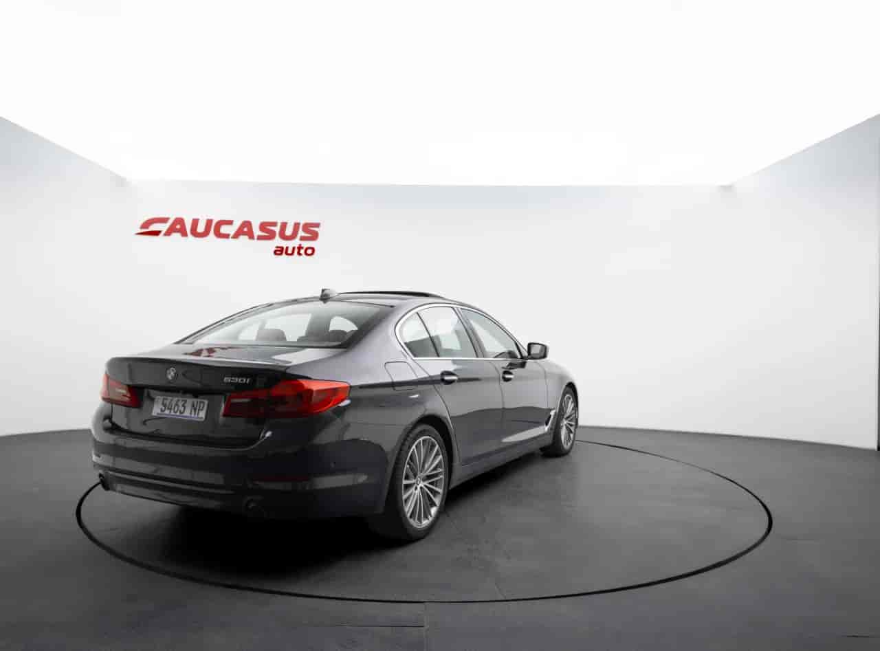 BMW 5-Series - 4