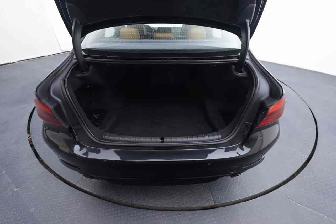 BMW 5-Series - 7
