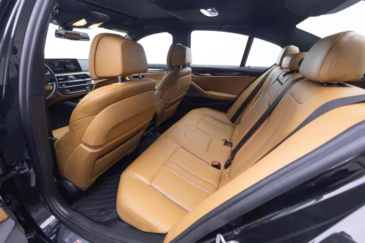 BMW 5-Series - 8
