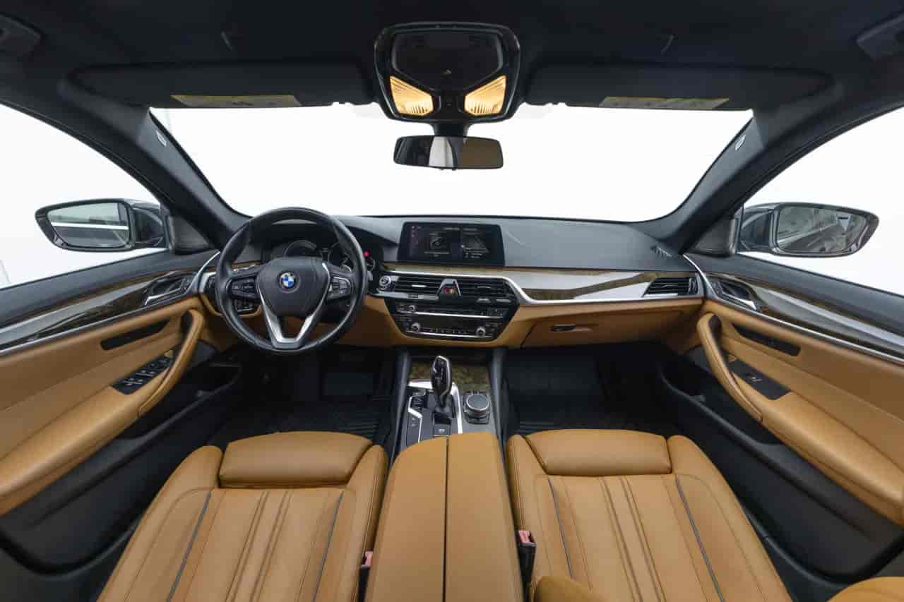 BMW 5-Series - 9