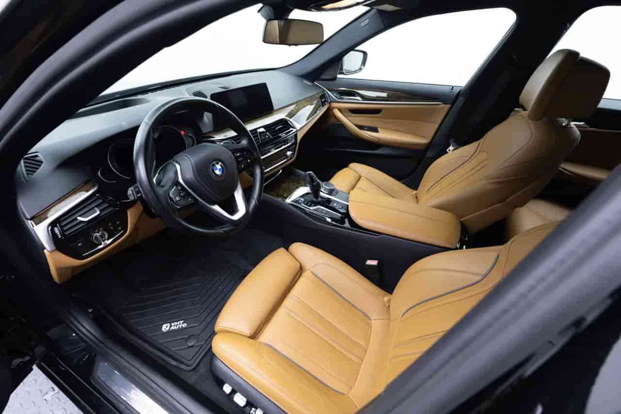 BMW 5-Series - 10