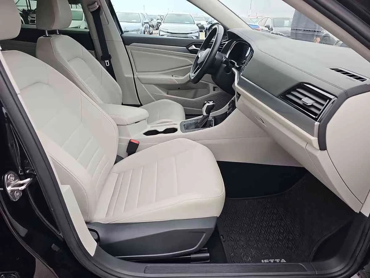 VOLKSWAGEN Jetta - 4