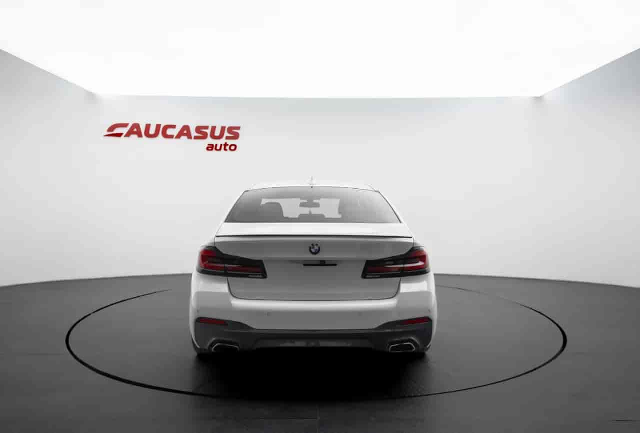 BMW 5-Series - 6