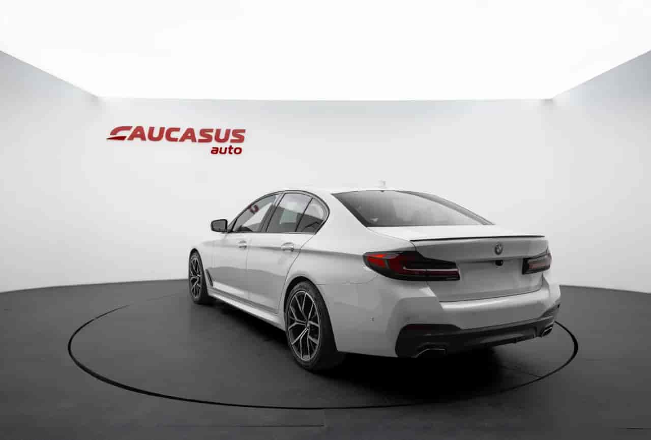 BMW 5-Series - 7