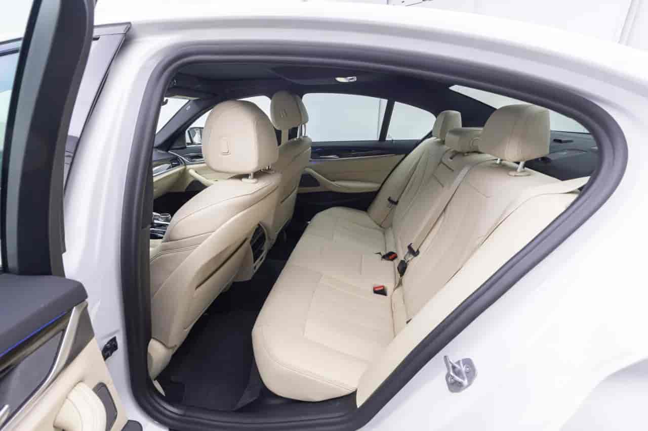 BMW 5-Series - 9
