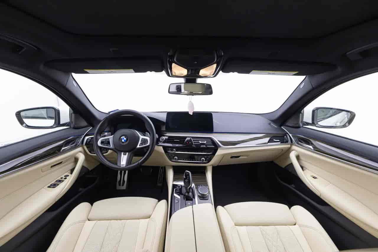 BMW 5-Series - 10