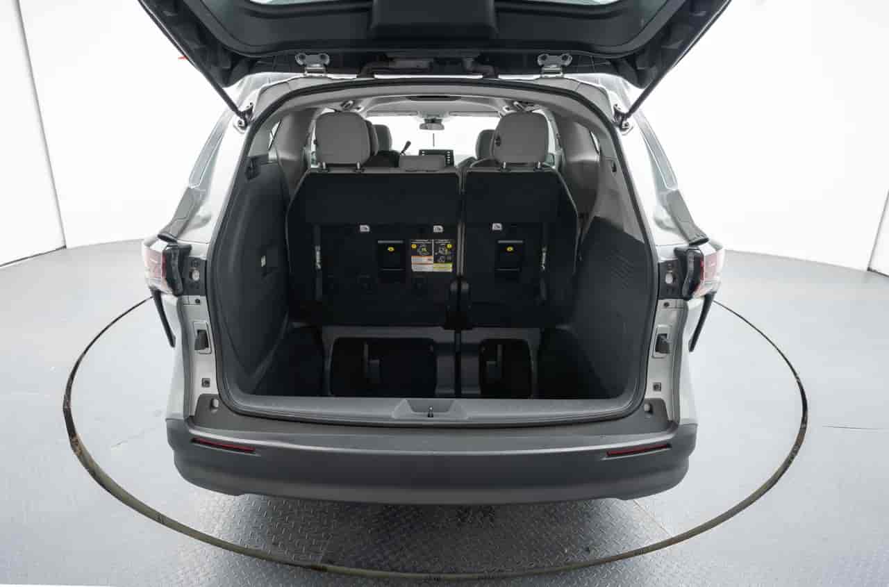 TOYOTA Sienna - 7